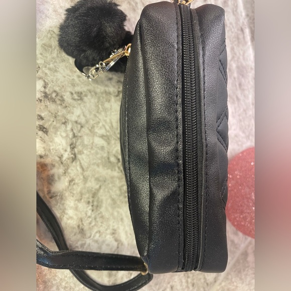 Black Crossbody & Glasses Bundle - Picture 6 of 8